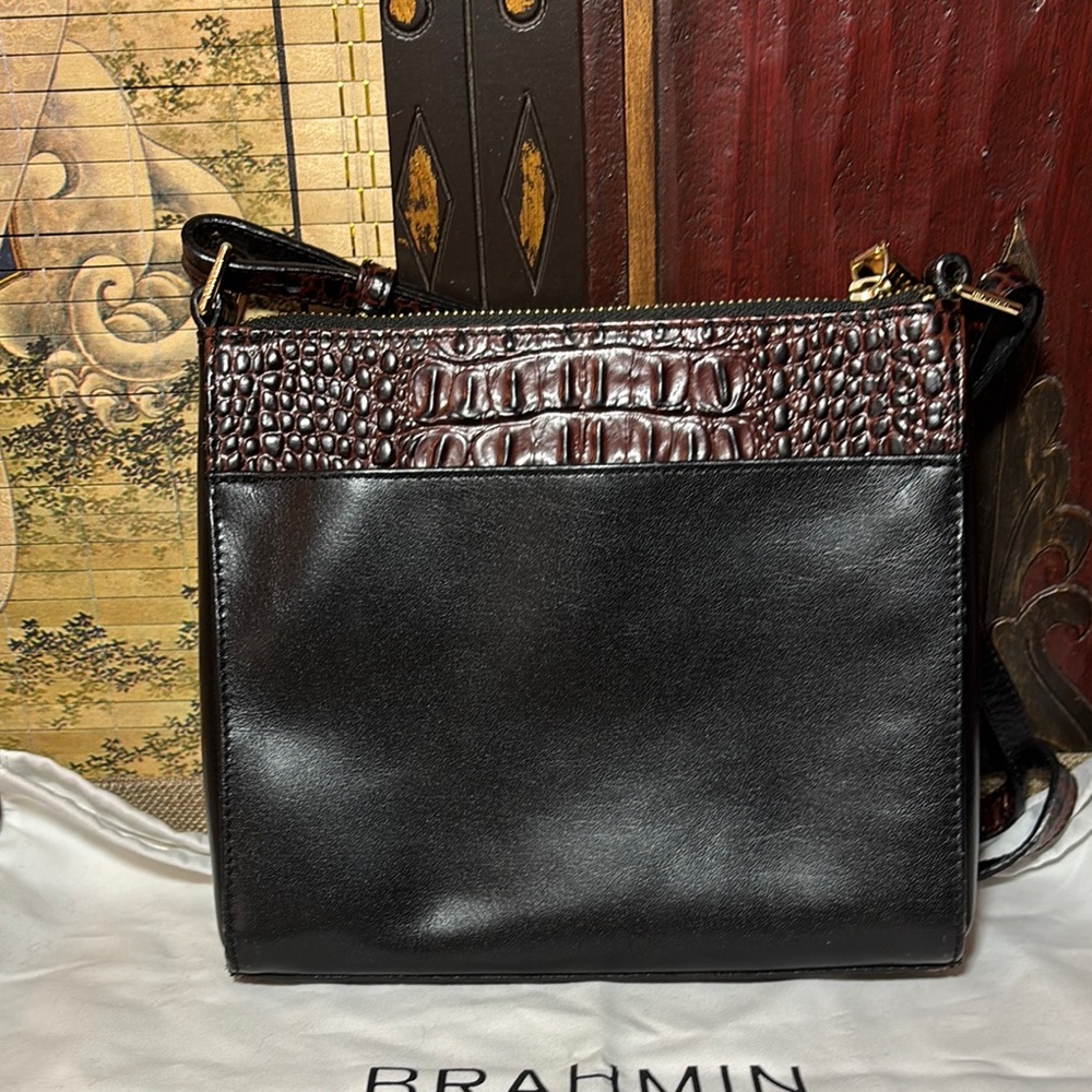Brahmin Crossbody Bag Black Brown Tan Leather Gold Accents 8”Lx7”Hx1.5”D VGVC - Picture 4 of 17